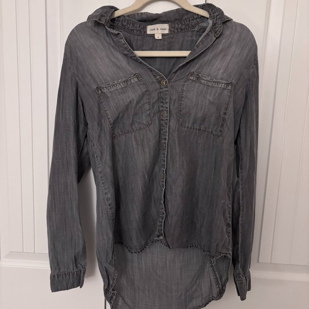 Cloth and stone button up